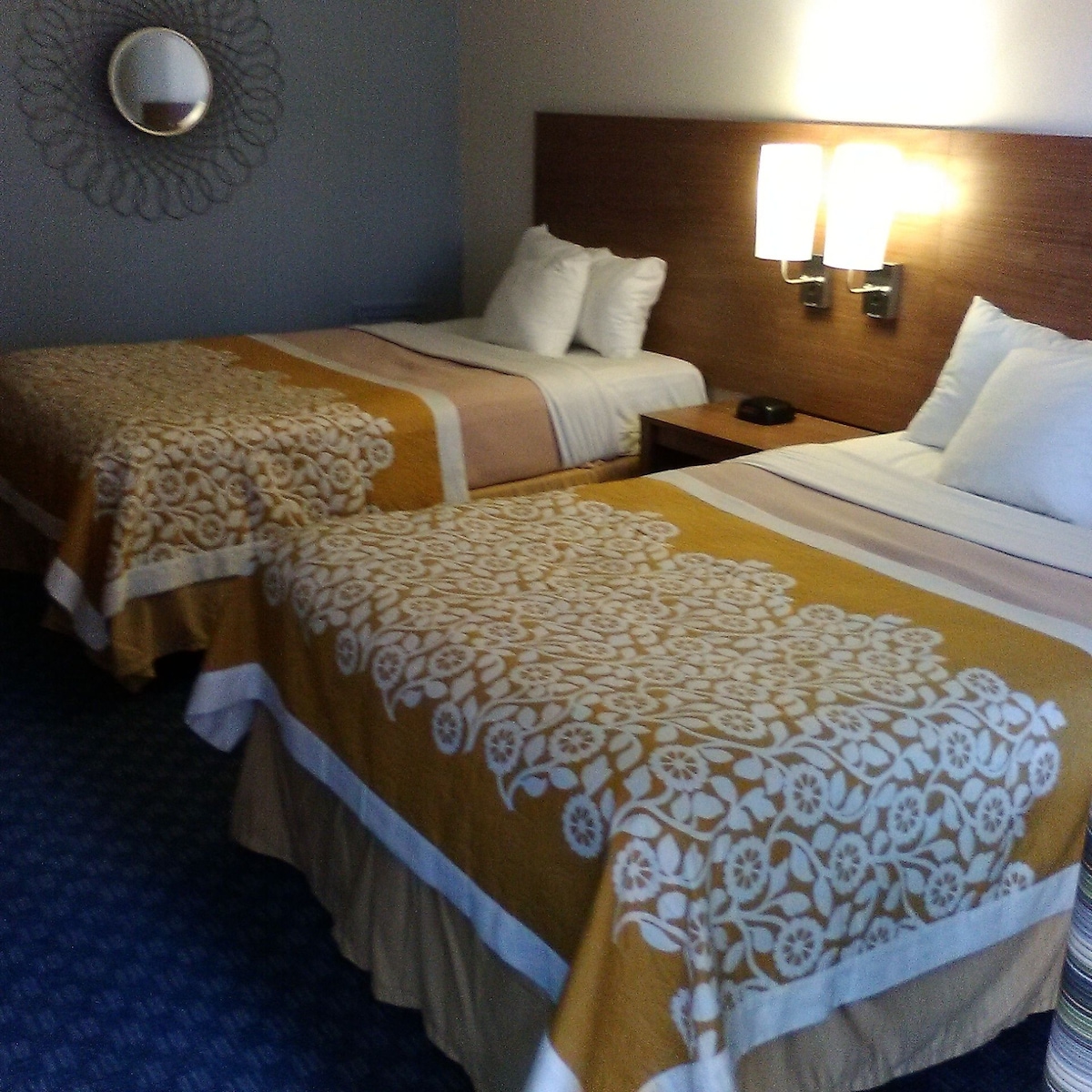 2 Double Beds Room